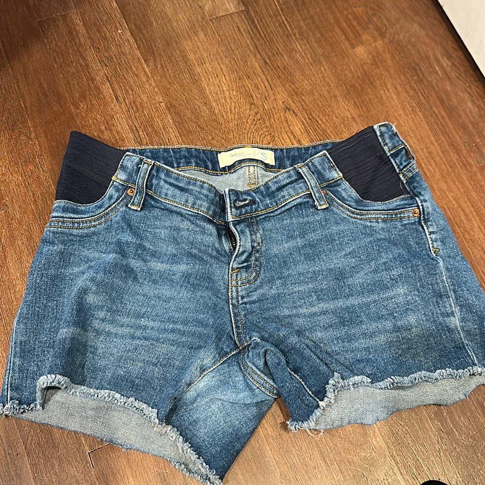 Gap maternity denim shorts size 4.